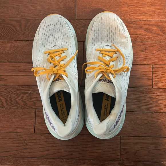 Hoka Clifton 8 Running Shoes Women size: 9B - Picture 2 of 9